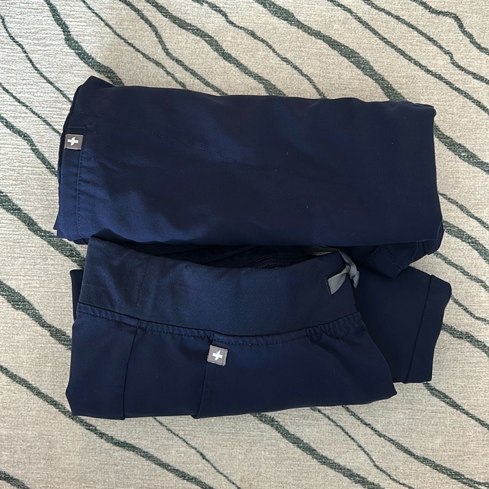 FIGS- Women's Scrub Whole Set (top and pants)